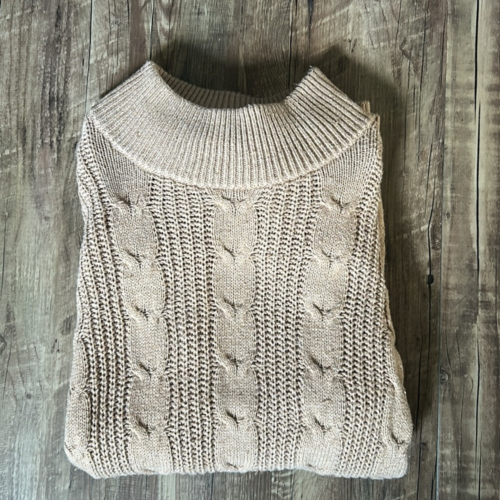 Banana Republic sweater in great condition